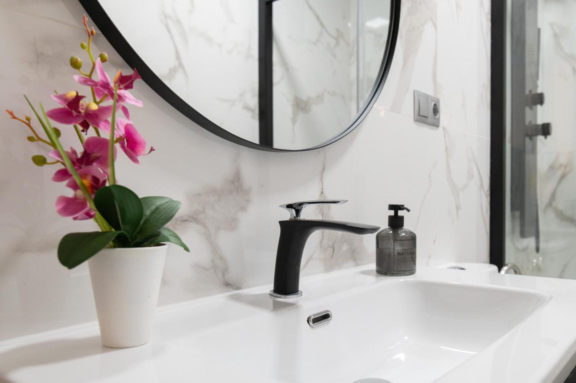 Apartamento Triana Habitame Inmobiliaria Seville Luaran gambar
